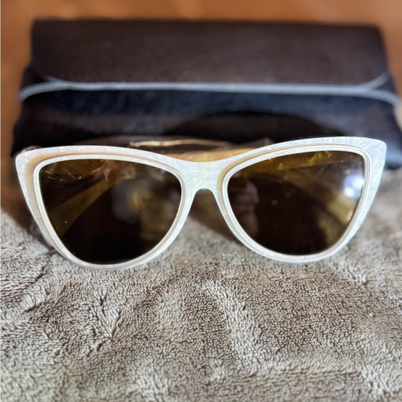 Yohji Yamamoto Accessories - Yohji Yamamoto Cream Cat-Eye Sunglasses with Amber Lenses